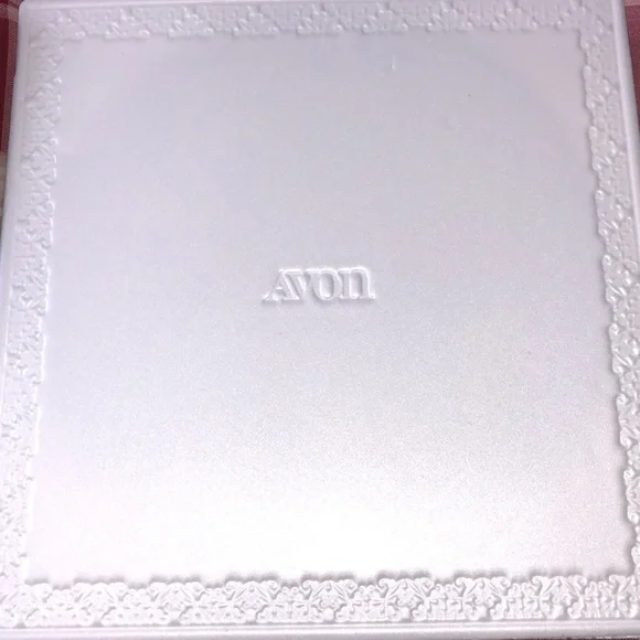 Vintage Avon, 1977 “Carollers in the‎ Snow” Christmas plate - Picture 6 of 7